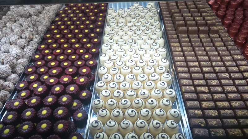 vente-COLOMARS-min_chocolates_milk_chocolate_white_chocolate_truffles_candy_food_treat_cacao-1213769