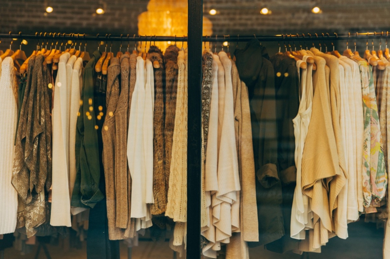 vente-COLOMARS-min_clothe_fashion_store_shop_window_store_front-21277